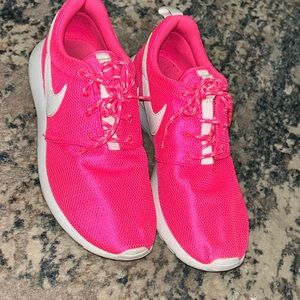 Nike Hot pink Roshe. Sportswear size US 6Y = 7.5 women